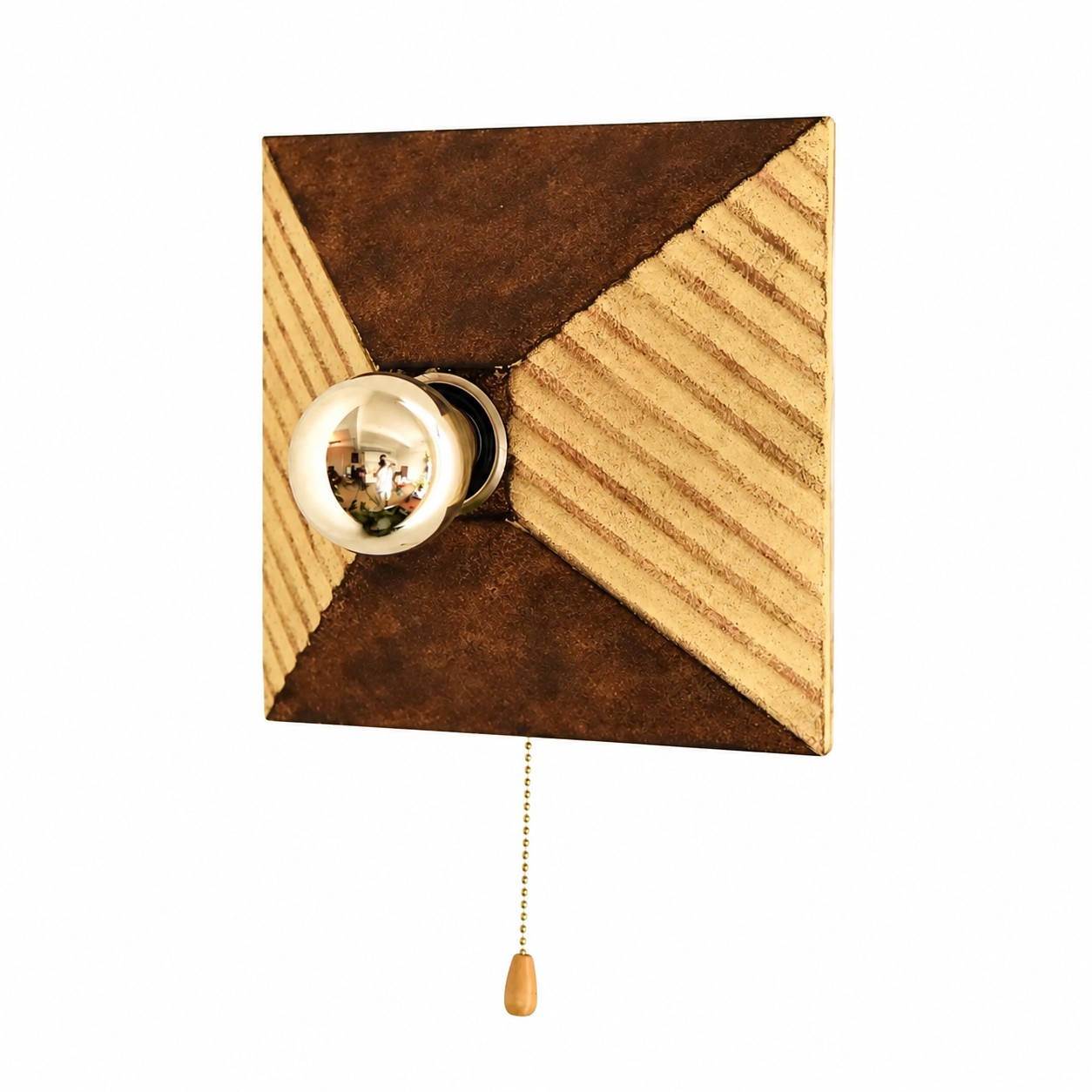 Geometric Resin Wall Light With Metal Pull Chain